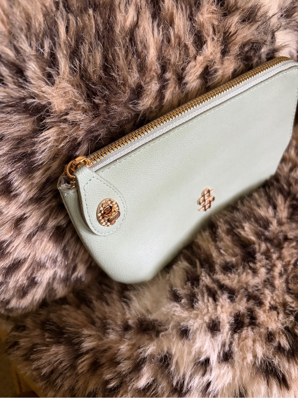 Simply Southern Mint Green Pebbled Wristlet with Gold Hardware #1178 - Picture 2 of 5